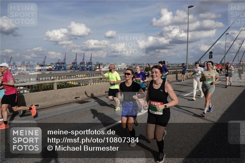 03.10.2026 - Köhlbrandbrückenlauf Michael Burmester http://msf.ph/oto/10807384 03.10.2026 15:28:59 Position 1 7958 meine-sportfotos.de