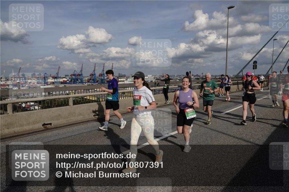 03.10.2026 - Köhlbrandbrückenlauf Michael Burmester http://msf.ph/oto/10807391 03.10.2026 15:29:01 Position 1  meine-sportfotos.de