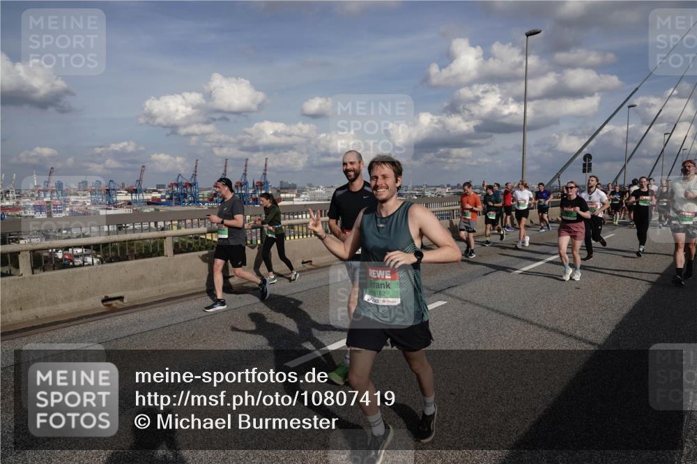 03.10.2026 - Köhlbrandbrückenlauf Michael Burmester http://msf.ph/oto/10807419 03.10.2026 15:29:07 Position 1 8182 meine-sportfotos.de