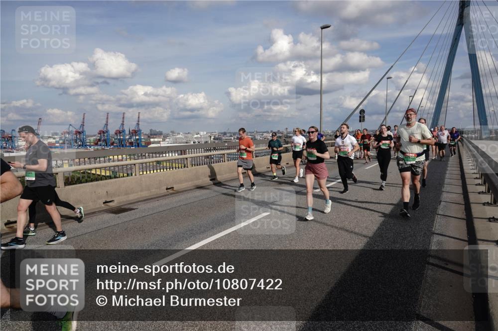03.10.2026 - Köhlbrandbrückenlauf Michael Burmester http://msf.ph/oto/10807422 03.10.2026 15:29:08 Position 1  meine-sportfotos.de