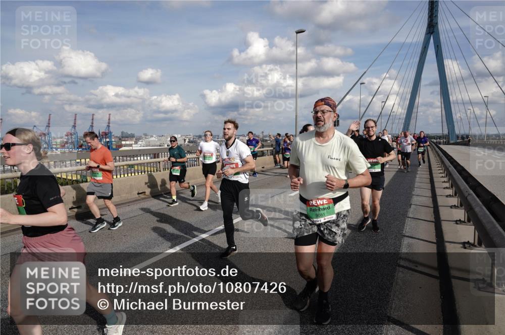 03.10.2026 - Köhlbrandbrückenlauf Michael Burmester http://msf.ph/oto/10807426 03.10.2026 15:29:09 Position 1 9081 meine-sportfotos.de
