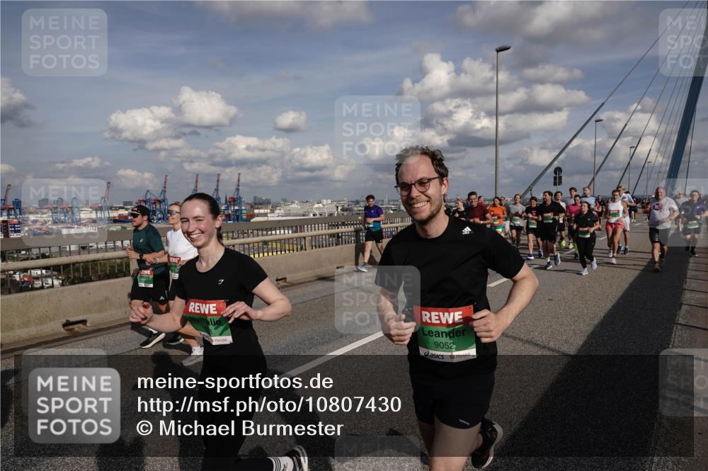 03.10.2026 - Köhlbrandbrückenlauf Michael Burmester http://msf.ph/oto/10807430 03.10.2026 15:29:10 Position 1 9052 meine-sportfotos.de