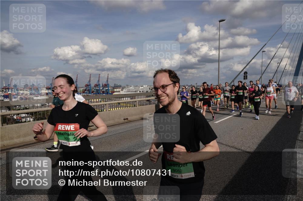 03.10.2026 - Köhlbrandbrückenlauf Michael Burmester http://msf.ph/oto/10807431 03.10.2026 15:29:11 Position 1 9018, 9052 meine-sportfotos.de