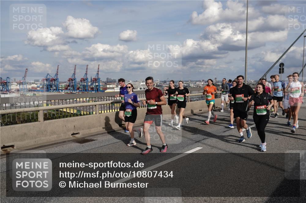 03.10.2026 - Köhlbrandbrückenlauf Michael Burmester http://msf.ph/oto/10807434 03.10.2026 15:29:12 Position 1  meine-sportfotos.de