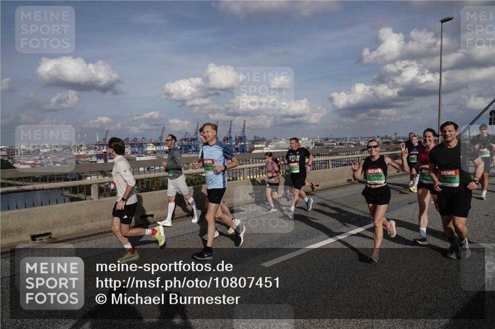 03.10.2026 - Köhlbrandbrückenlauf Michael Burmester http://msf.ph/oto/10807451 03.10.2026 15:29:16 Position 1  meine-sportfotos.de