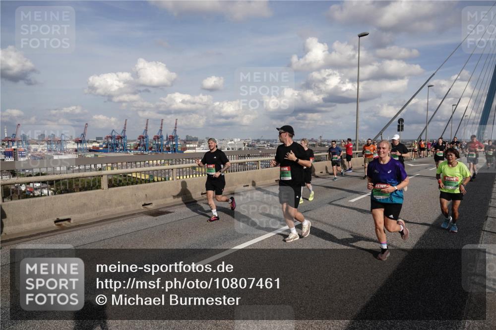 03.10.2026 - Köhlbrandbrückenlauf Michael Burmester http://msf.ph/oto/10807461 03.10.2026 15:29:18 Position 1  meine-sportfotos.de