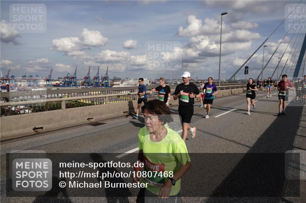 03.10.2026 - Köhlbrandbrückenlauf Michael Burmester http://msf.ph/oto/10807468 03.10.2026 15:29:20 Position 1 8695 meine-sportfotos.de