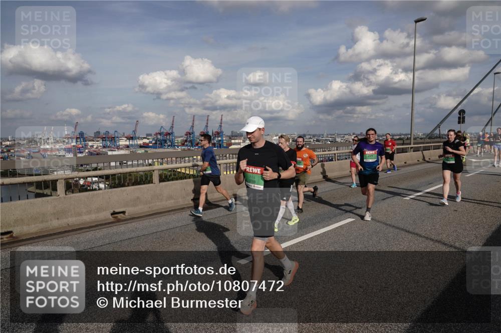 03.10.2026 - Köhlbrandbrückenlauf Michael Burmester http://msf.ph/oto/10807472 03.10.2026 15:29:21 Position 1 9788 meine-sportfotos.de