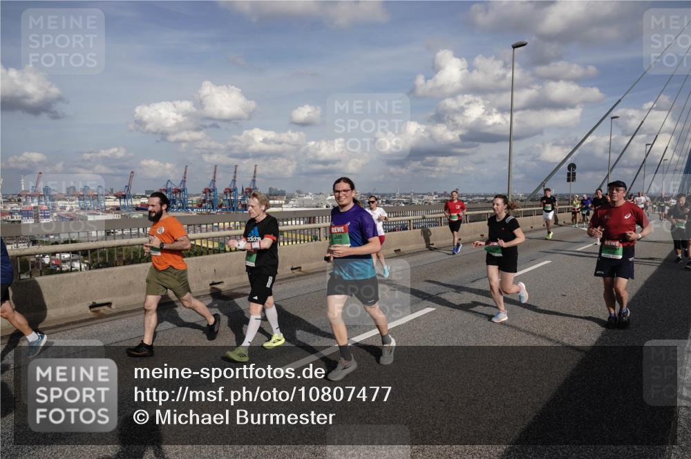 03.10.2026 - Köhlbrandbrückenlauf Michael Burmester http://msf.ph/oto/10807477 03.10.2026 15:29:22 Position 1  meine-sportfotos.de