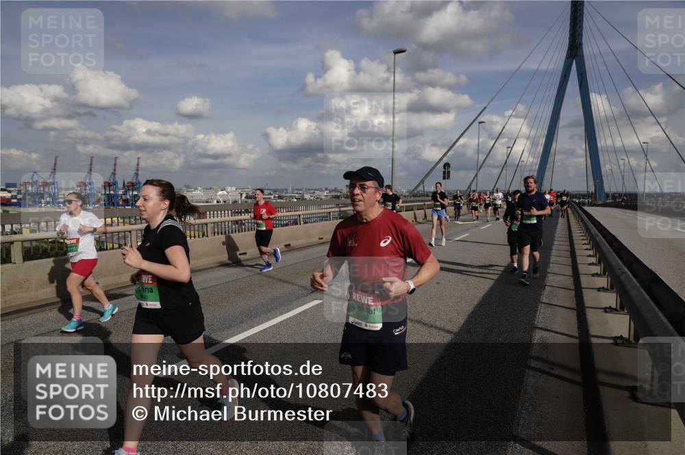03.10.2026 - Köhlbrandbrückenlauf Michael Burmester http://msf.ph/oto/10807483 03.10.2026 15:29:23 Position 1 490, 8438 meine-sportfotos.de