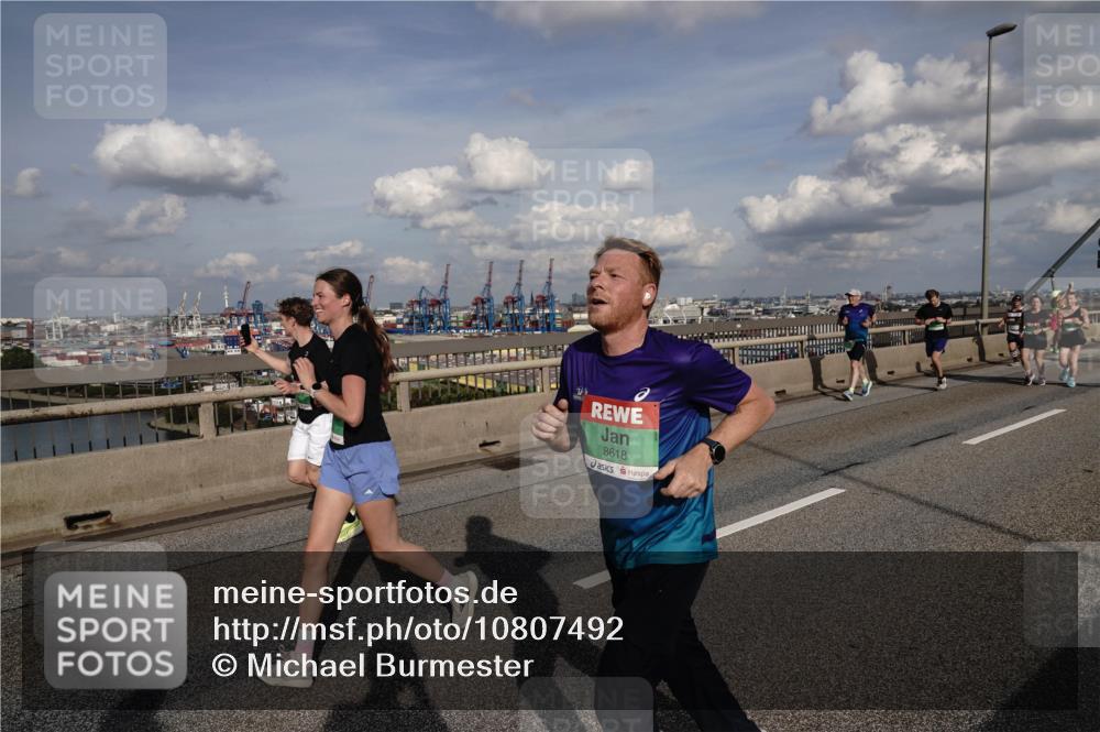 03.10.2026 - Köhlbrandbrückenlauf Michael Burmester http://msf.ph/oto/10807492 03.10.2026 15:29:27 Position 1 8618 meine-sportfotos.de