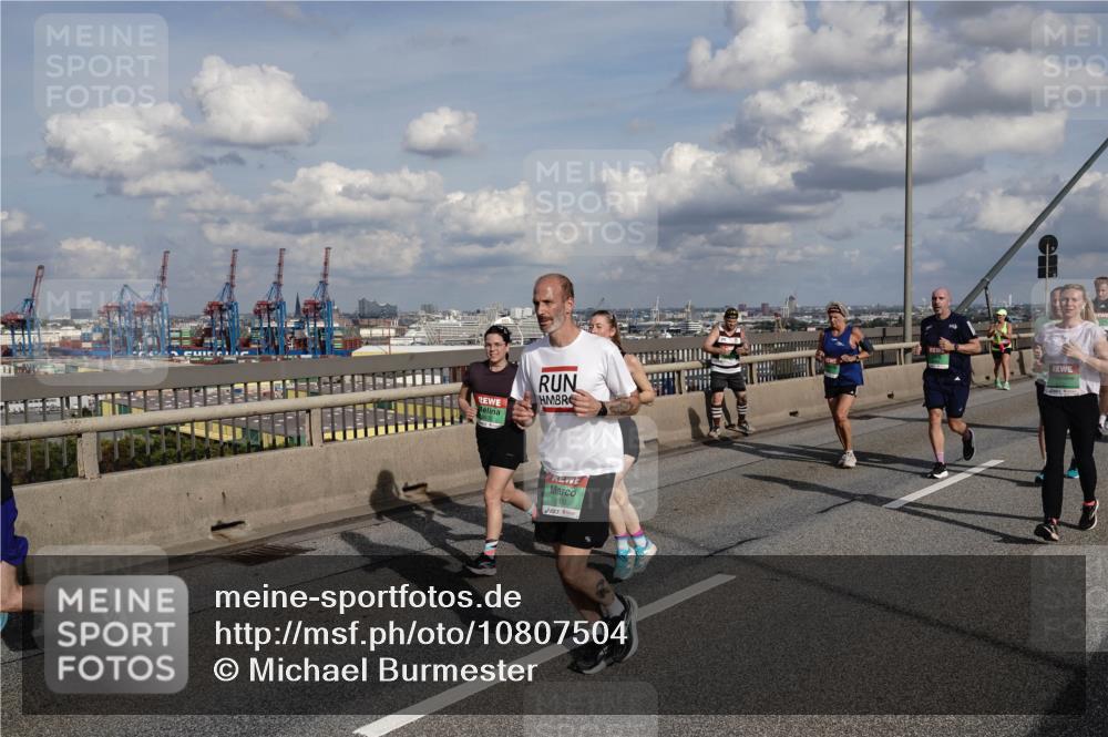 03.10.2026 - Köhlbrandbrückenlauf Michael Burmester http://msf.ph/oto/10807504 03.10.2026 15:29:31 Position 1  meine-sportfotos.de