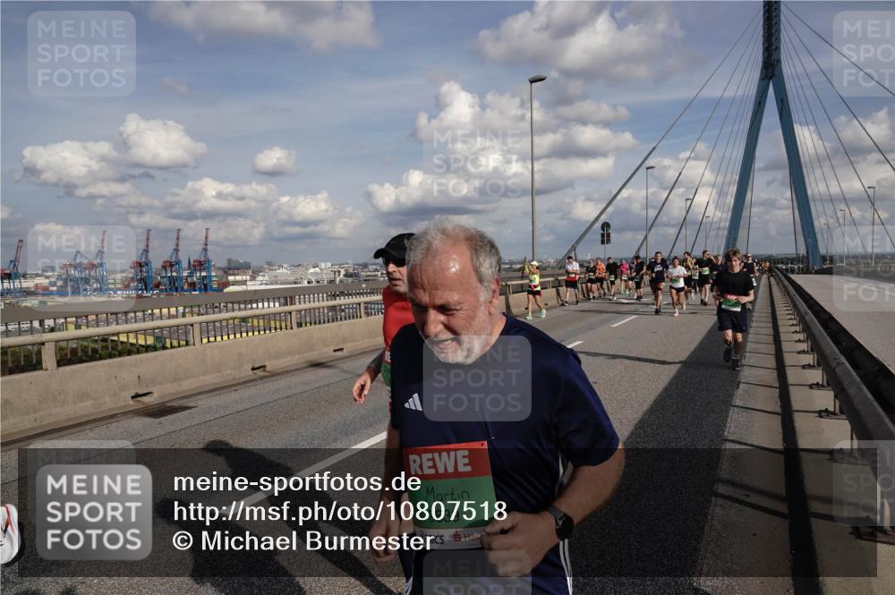 03.10.2026 - Köhlbrandbrückenlauf Michael Burmester http://msf.ph/oto/10807518 03.10.2026 15:29:35 Position 1 9839 meine-sportfotos.de