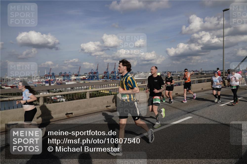 03.10.2026 - Köhlbrandbrückenlauf Michael Burmester http://msf.ph/oto/10807540 03.10.2026 15:29:42 Position 1  meine-sportfotos.de