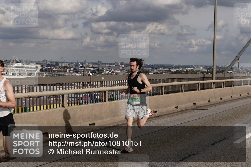 03.10.2026 - Köhlbrandbrückenlauf Michael Burmester http://msf.ph/oto/10810151 03.10.2026 15:16:18 Position 1 7084 meine-sportfotos.de