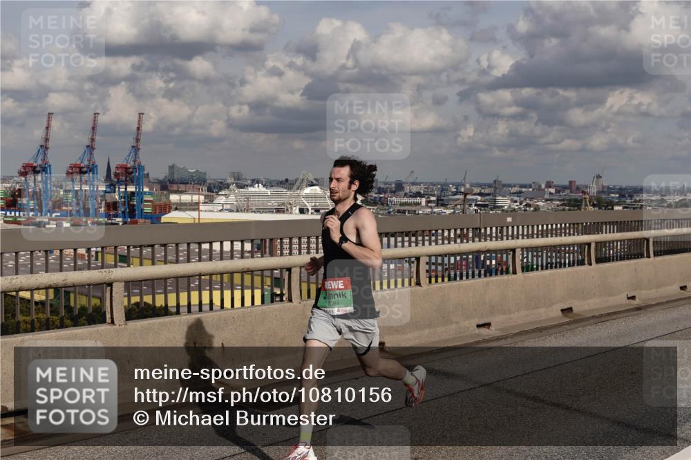 03.10.2026 - Köhlbrandbrückenlauf Michael Burmester http://msf.ph/oto/10810156 03.10.2026 15:16:19 Position 1 7084 meine-sportfotos.de