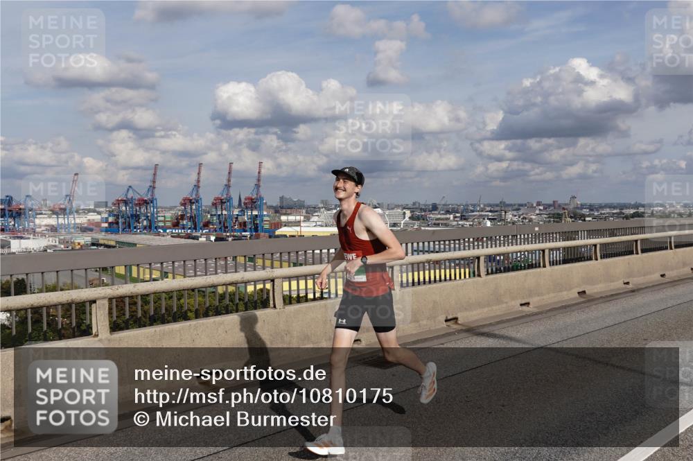 03.10.2026 - Köhlbrandbrückenlauf Michael Burmester http://msf.ph/oto/10810175 03.10.2026 15:17:59 Position 1 1 meine-sportfotos.de