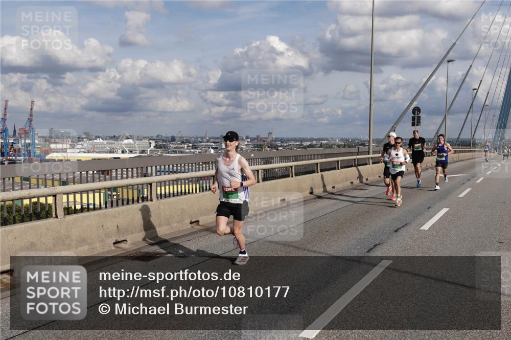 03.10.2026 - Köhlbrandbrückenlauf Michael Burmester http://msf.ph/oto/10810177 03.10.2026 15:18:09 Position 1  meine-sportfotos.de