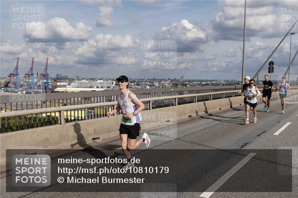 03.10.2026 - Köhlbrandbrückenlauf Michael Burmester http://msf.ph/oto/10810179 03.10.2026 15:18:10 Position 1  meine-sportfotos.de