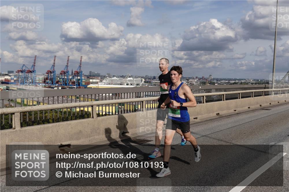 03.10.2026 - Köhlbrandbrückenlauf Michael Burmester http://msf.ph/oto/10810193 03.10.2026 15:18:13 Position 1  meine-sportfotos.de