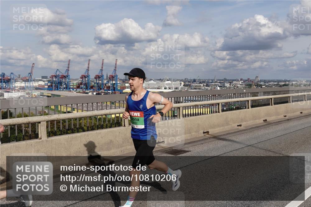 03.10.2026 - Köhlbrandbrückenlauf Michael Burmester http://msf.ph/oto/10810206 03.10.2026 15:18:31 Position 1 8067 meine-sportfotos.de