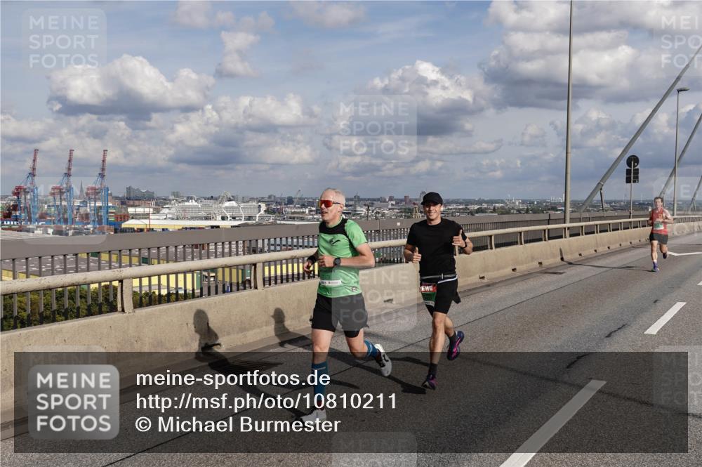 03.10.2026 - Köhlbrandbrückenlauf Michael Burmester http://msf.ph/oto/10810211 03.10.2026 15:18:43 Position 1 3 meine-sportfotos.de