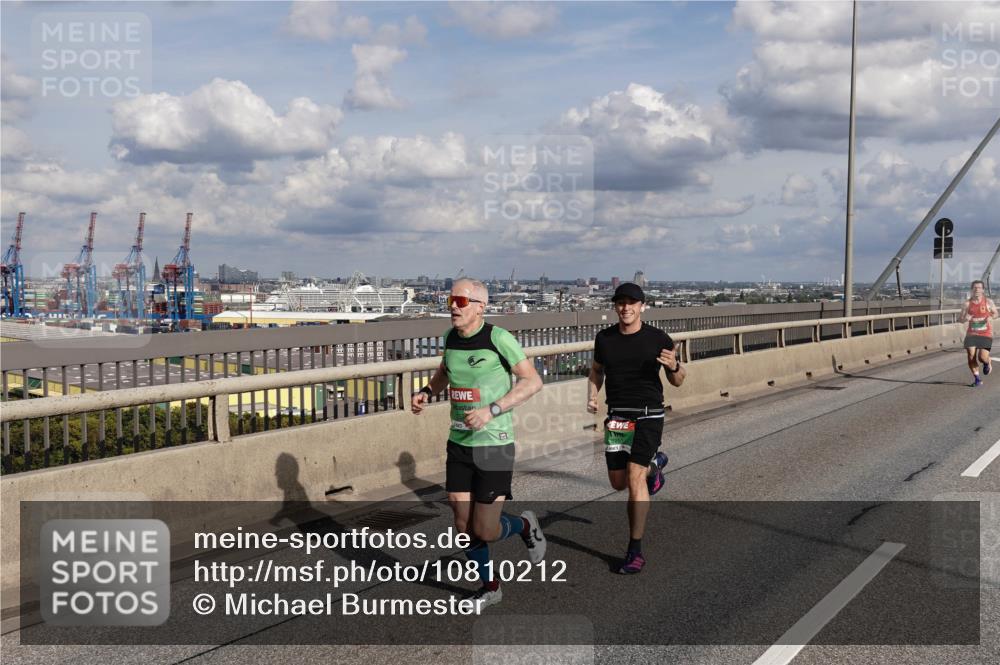 03.10.2026 - Köhlbrandbrückenlauf Michael Burmester http://msf.ph/oto/10810212 03.10.2026 15:18:44 Position 1  meine-sportfotos.de