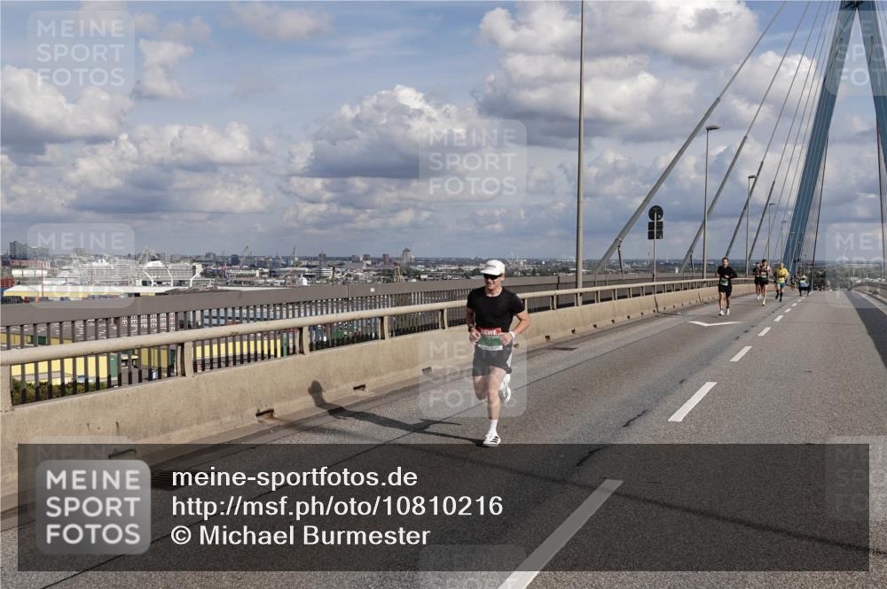 03.10.2026 - Köhlbrandbrückenlauf Michael Burmester http://msf.ph/oto/10810216 03.10.2026 15:18:50 Position 1  meine-sportfotos.de
