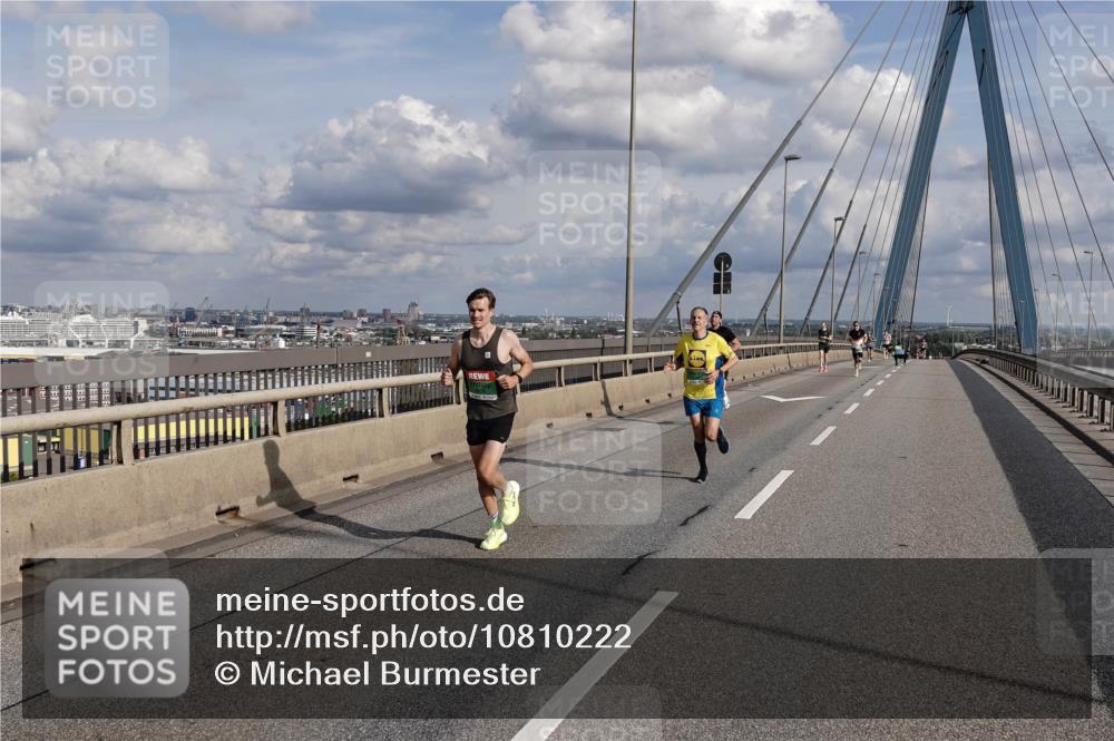 03.10.2026 - Köhlbrandbrückenlauf Michael Burmester http://msf.ph/oto/10810222 03.10.2026 15:18:58 Position 1  meine-sportfotos.de