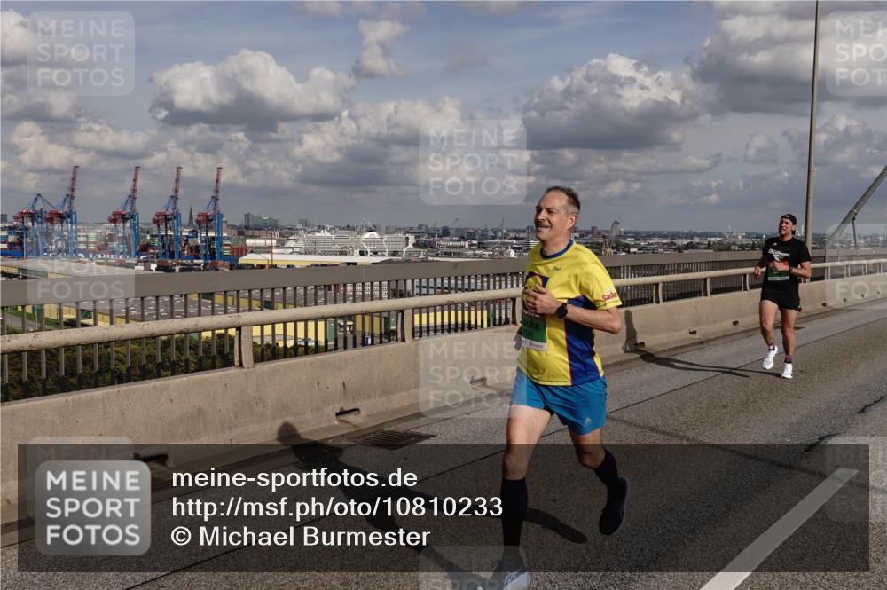 03.10.2026 - Köhlbrandbrückenlauf Michael Burmester http://msf.ph/oto/10810233 03.10.2026 15:19:00 Position 1  meine-sportfotos.de