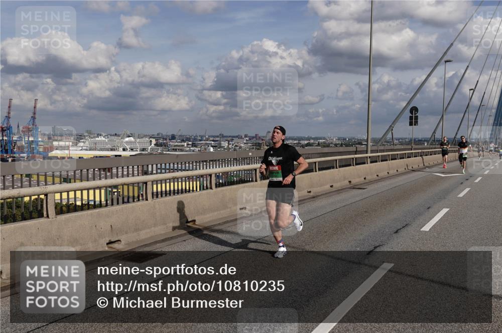 03.10.2026 - Köhlbrandbrückenlauf Michael Burmester http://msf.ph/oto/10810235 03.10.2026 15:19:01 Position 1  meine-sportfotos.de