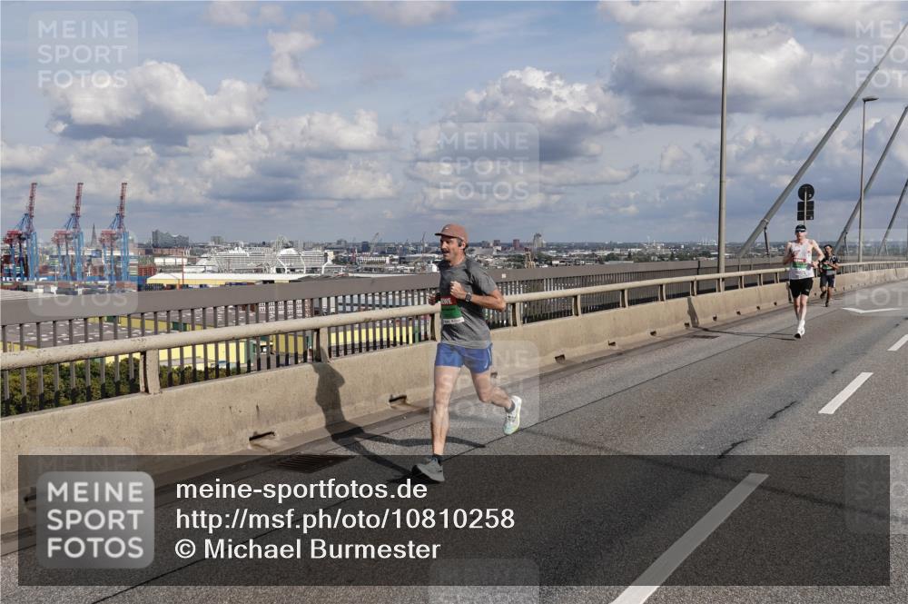 03.10.2026 - Köhlbrandbrückenlauf Michael Burmester http://msf.ph/oto/10810258 03.10.2026 15:19:14 Position 1  meine-sportfotos.de