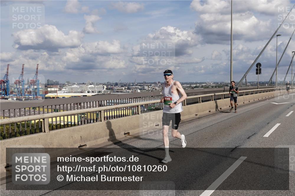03.10.2026 - Köhlbrandbrückenlauf Michael Burmester http://msf.ph/oto/10810260 03.10.2026 15:19:17 Position 1  meine-sportfotos.de
