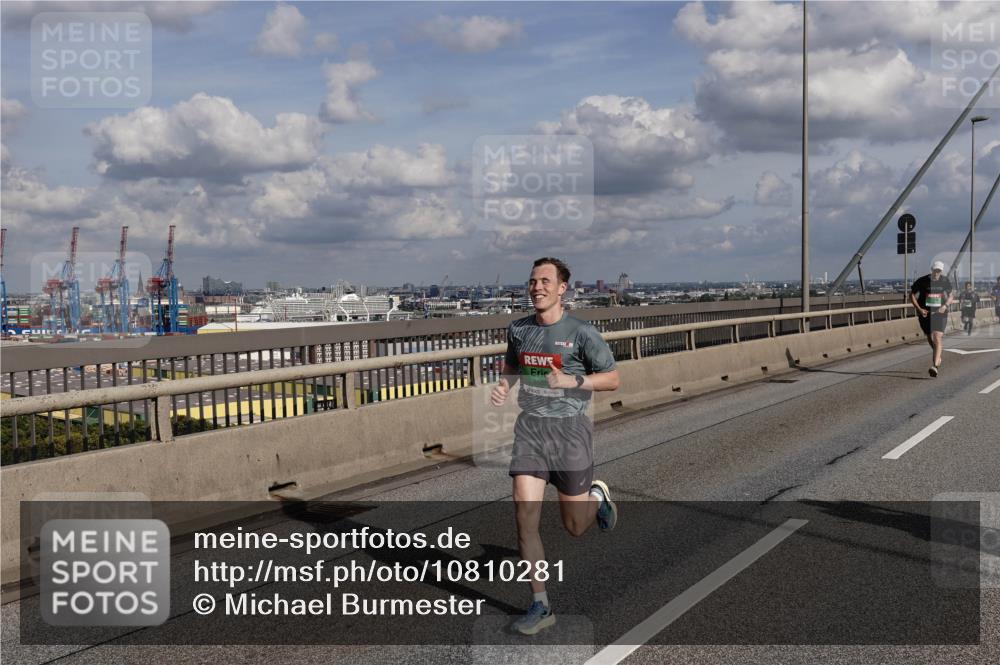 03.10.2026 - Köhlbrandbrückenlauf Michael Burmester http://msf.ph/oto/10810281 03.10.2026 15:19:34 Position 1  meine-sportfotos.de