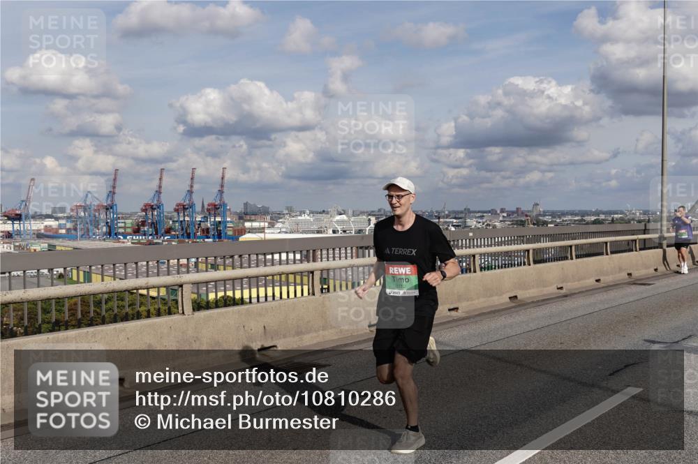 03.10.2026 - Köhlbrandbrückenlauf Michael Burmester http://msf.ph/oto/10810286 03.10.2026 15:19:37 Position 1  meine-sportfotos.de