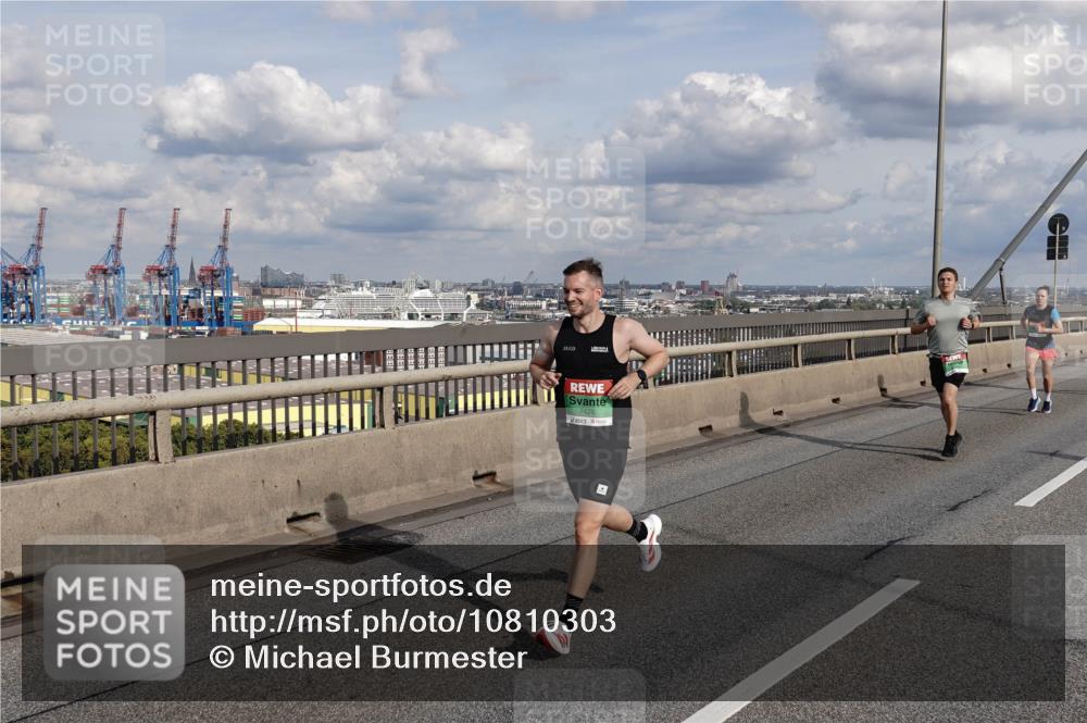 03.10.2026 - Köhlbrandbrückenlauf Michael Burmester http://msf.ph/oto/10810303 03.10.2026 15:19:46 Position 1 7426 meine-sportfotos.de