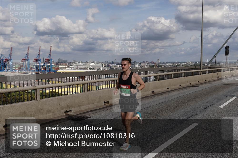 03.10.2026 - Köhlbrandbrückenlauf Michael Burmester http://msf.ph/oto/10810316 03.10.2026 15:19:50 Position 1 9751 meine-sportfotos.de