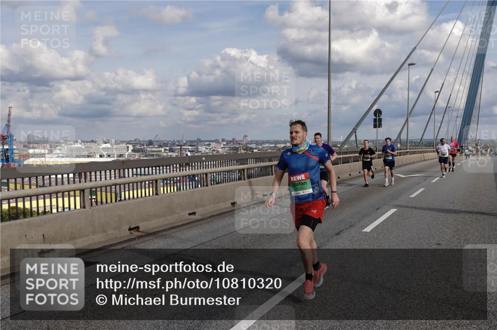 03.10.2026 - Köhlbrandbrückenlauf Michael Burmester http://msf.ph/oto/10810320 03.10.2026 15:19:54 Position 1 7243 meine-sportfotos.de