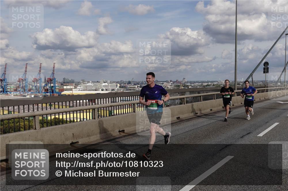 03.10.2026 - Köhlbrandbrückenlauf Michael Burmester http://msf.ph/oto/10810323 03.10.2026 15:19:55 Position 1  meine-sportfotos.de