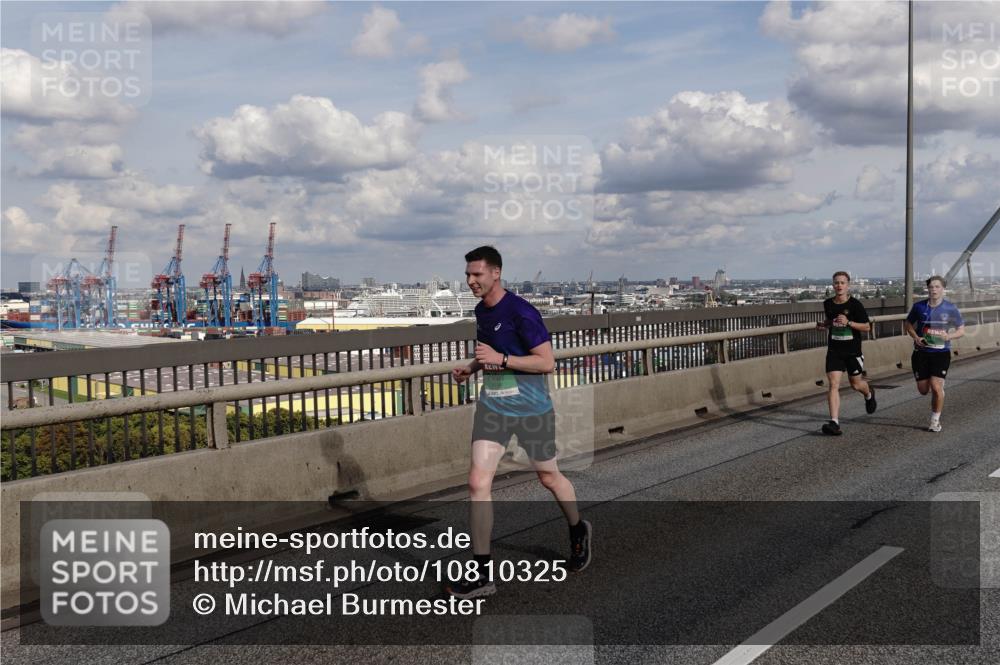 03.10.2026 - Köhlbrandbrückenlauf Michael Burmester http://msf.ph/oto/10810325 03.10.2026 15:19:56 Position 1  meine-sportfotos.de