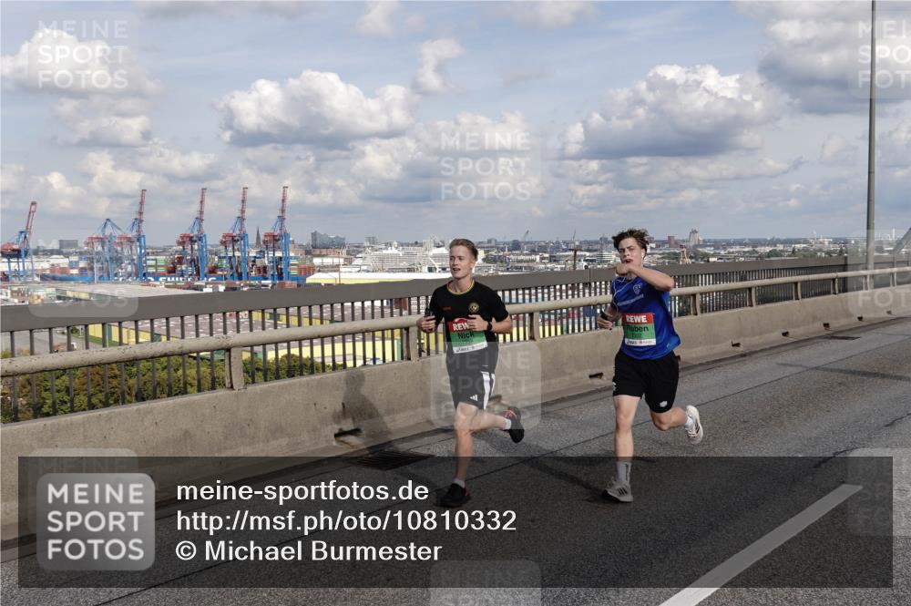 03.10.2026 - Köhlbrandbrückenlauf Michael Burmester http://msf.ph/oto/10810332 03.10.2026 15:19:57 Position 1  meine-sportfotos.de