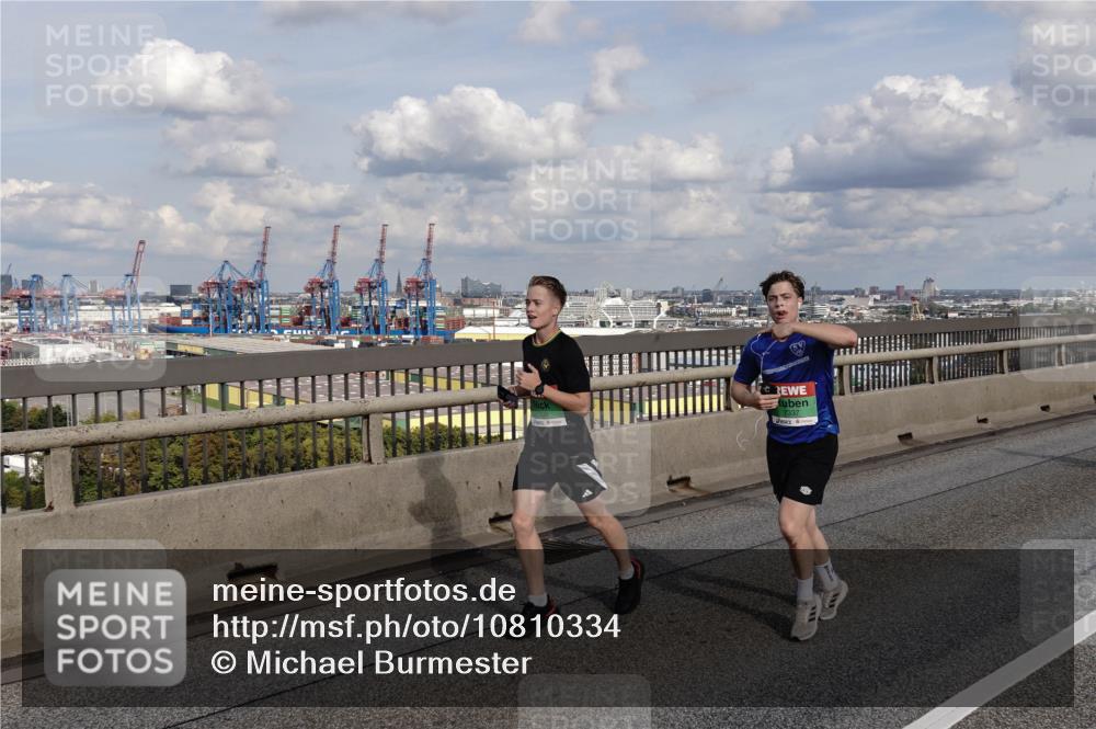 03.10.2026 - Köhlbrandbrückenlauf Michael Burmester http://msf.ph/oto/10810334 03.10.2026 15:19:58 Position 1 7337 meine-sportfotos.de
