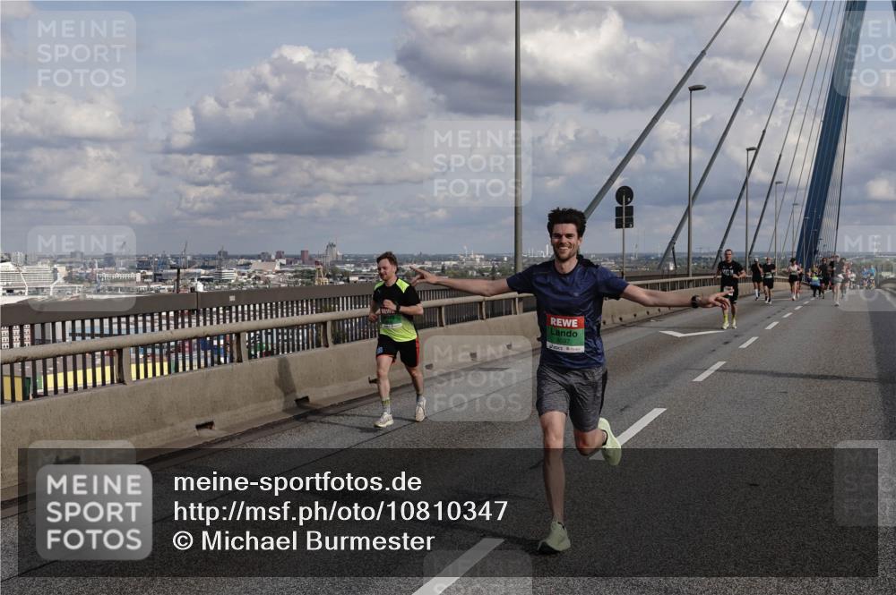 03.10.2026 - Köhlbrandbrückenlauf Michael Burmester http://msf.ph/oto/10810347 03.10.2026 15:20:05 Position 1 3888, 8097 meine-sportfotos.de