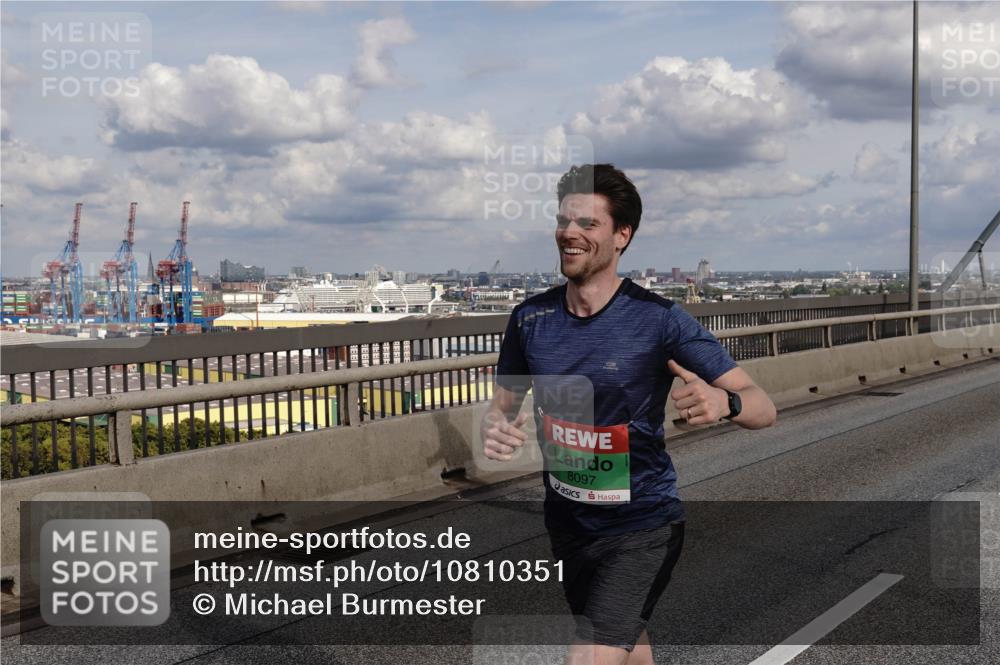 03.10.2026 - Köhlbrandbrückenlauf Michael Burmester http://msf.ph/oto/10810351 03.10.2026 15:20:06 Position 1 8097 meine-sportfotos.de