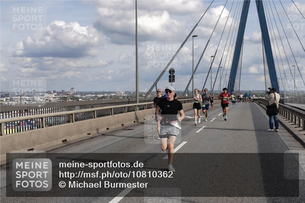 03.10.2026 - Köhlbrandbrückenlauf Michael Burmester http://msf.ph/oto/10810362 03.10.2026 15:20:14 Position 1  meine-sportfotos.de