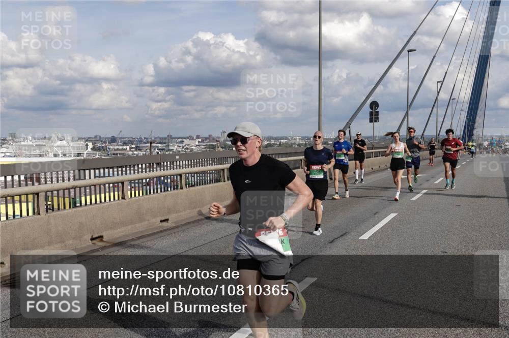 03.10.2026 - Köhlbrandbrückenlauf Michael Burmester http://msf.ph/oto/10810365 03.10.2026 15:20:15 Position 1 8889 meine-sportfotos.de