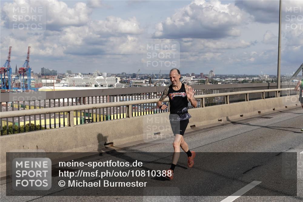 03.10.2026 - Köhlbrandbrückenlauf Michael Burmester http://msf.ph/oto/10810388 03.10.2026 15:20:24 Position 1  meine-sportfotos.de