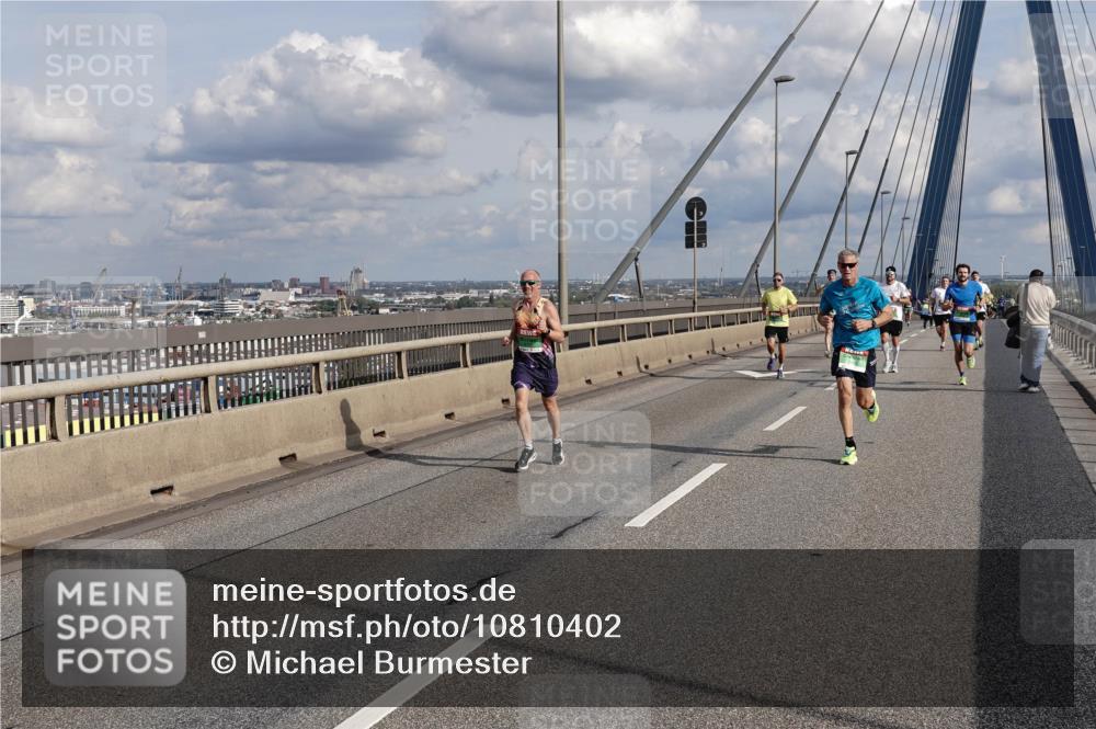 03.10.2026 - Köhlbrandbrückenlauf Michael Burmester http://msf.ph/oto/10810402 03.10.2026 15:20:29 Position 1  meine-sportfotos.de