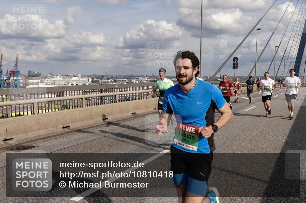 03.10.2026 - Köhlbrandbrückenlauf Michael Burmester http://msf.ph/oto/10810418 03.10.2026 15:20:34 Position 1 8068 meine-sportfotos.de