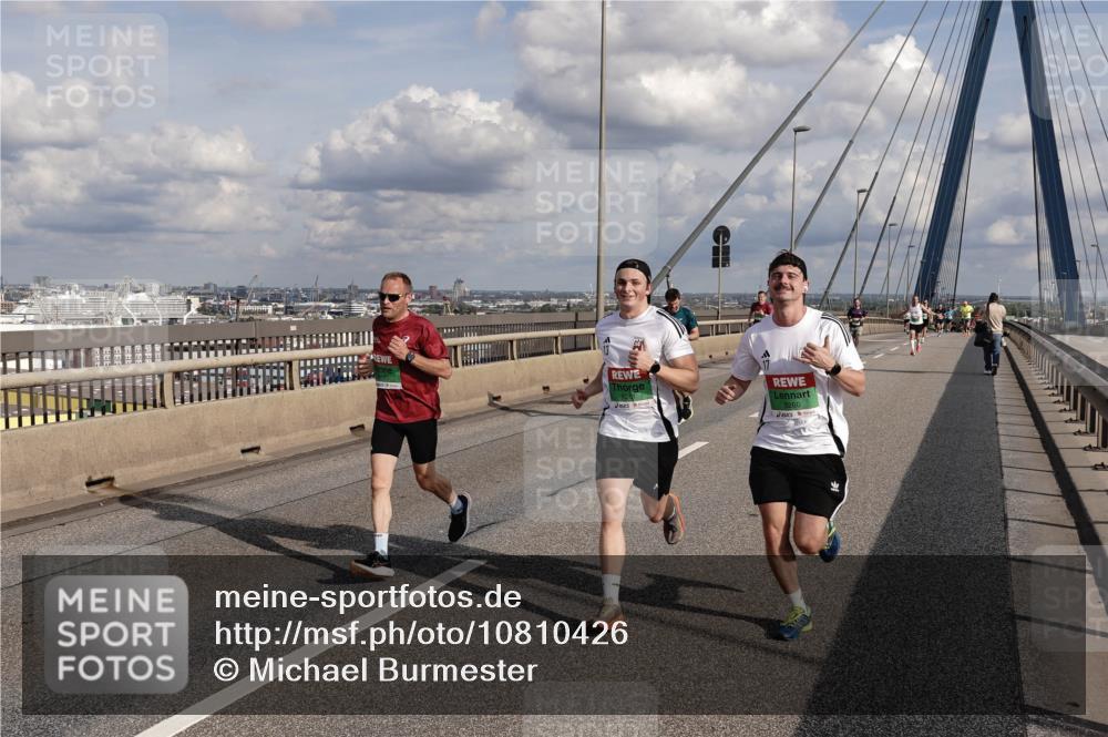 03.10.2026 - Köhlbrandbrückenlauf Michael Burmester http://msf.ph/oto/10810426 03.10.2026 15:20:36 Position 1 8260 meine-sportfotos.de